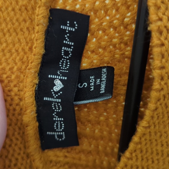 Derek Heart Small Ladies Sweater - Picture 2 of 5